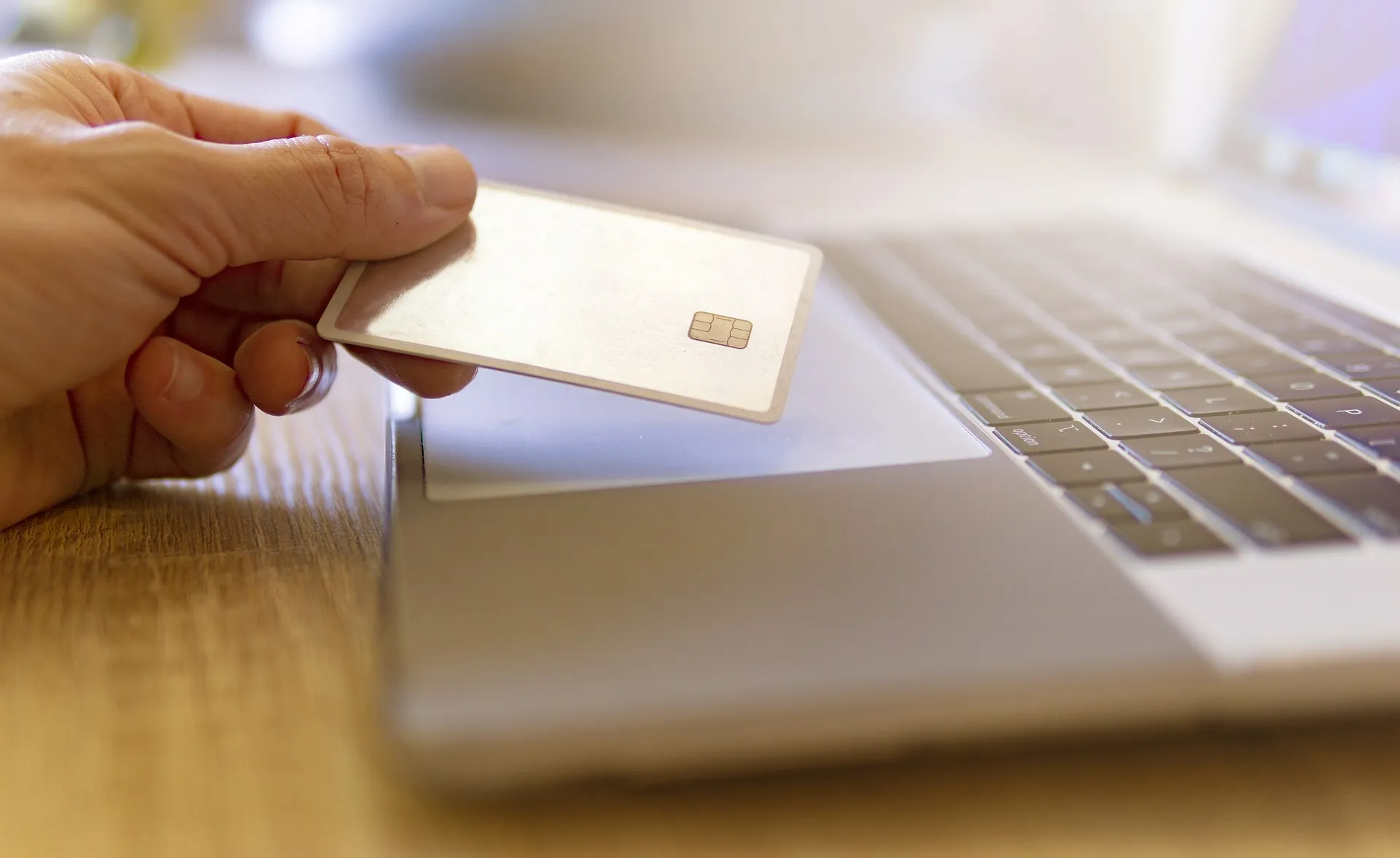 ما هي التجارة الإلكترونية e-commerce؟ وكيف تبدءها؟